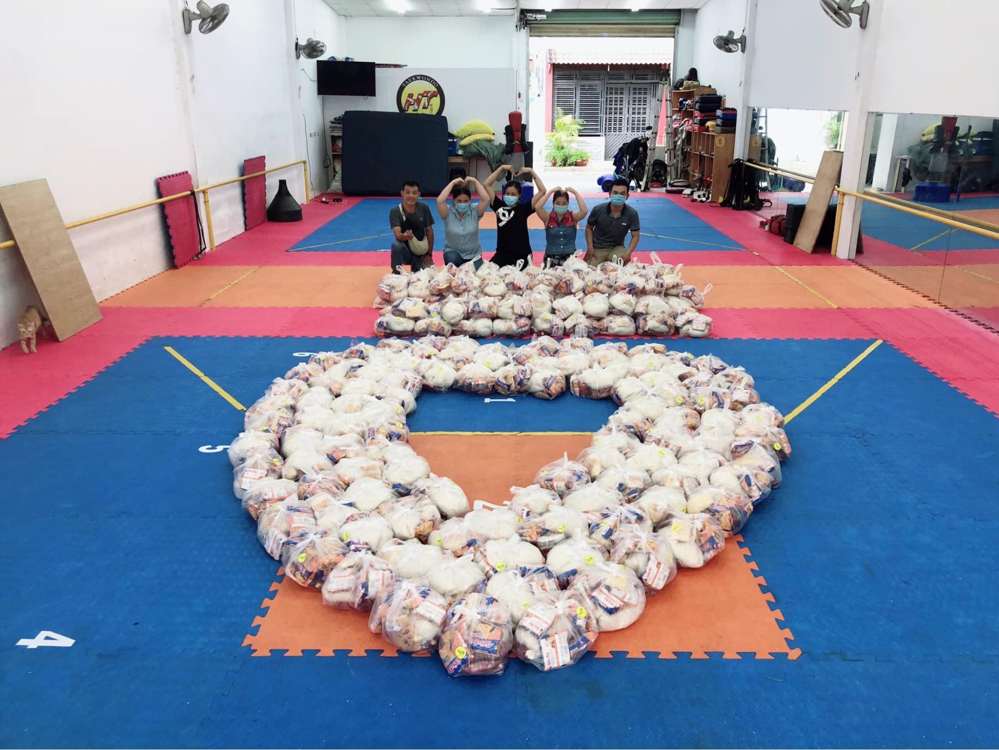 Vietnam’s civil society stepping in to provide relief to the hardest-hit victims of the lockdown - Source: Facebook Page - HomeVN