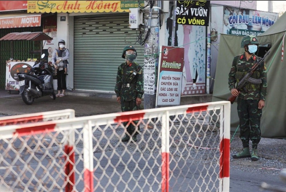 Trong suốt mùa hè năm 2021, người dân Sài Gòn không được phép rời khỏi nhà do tình hình COVID diễn biến phức tạp