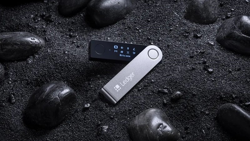Ledger Nano S cung cấp mức độ bảo mật cao thông qua một chip an toàn và hệ điều hành độc quyền
