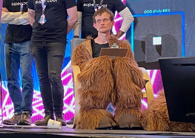 Đừng để bị lừa vì tin tưởng thông tin từ tài khoản mạng xã hội của người nổi tiếng