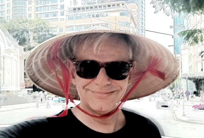 Ông Aaron checkin tại Việt Nam