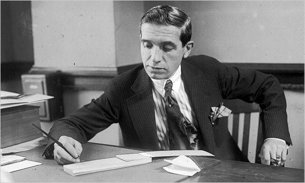 Charles Ponzi là người đầu tiên thực hiện lừa đảo Ponzi