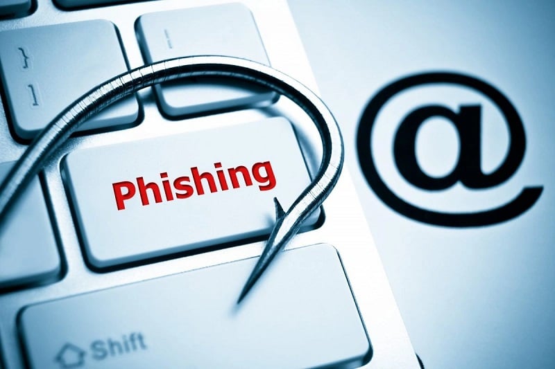 Keyboard key labeled phishing with a hook and email symbol