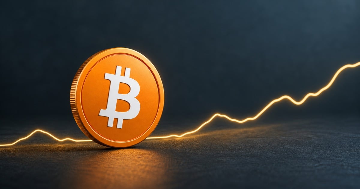 Đồng Bitcoin màu cam với biểu tượng B trắng và đường sáng gợi lịch sử biến động giá