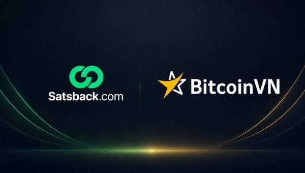 Satsback.com and BitcoinVN logos centered together on a dark editorial background