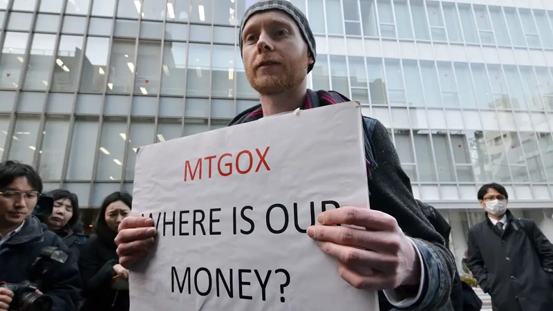 Mt. Gox creditor holding a sign asking where the money is