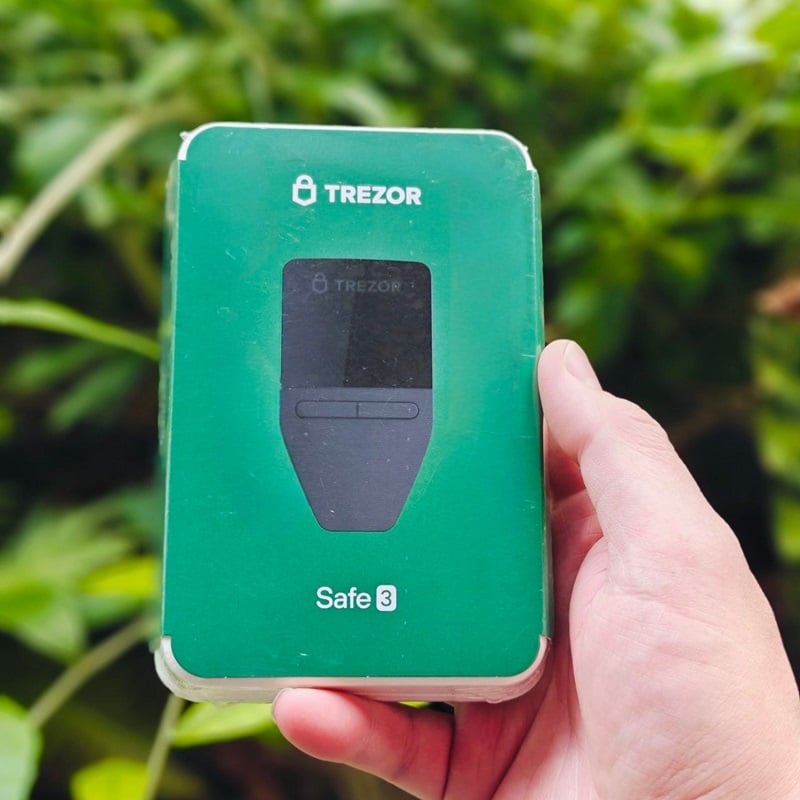 Ví cứng Trezor Safe 3 chính hãng đã có mặt tại Việt Nam