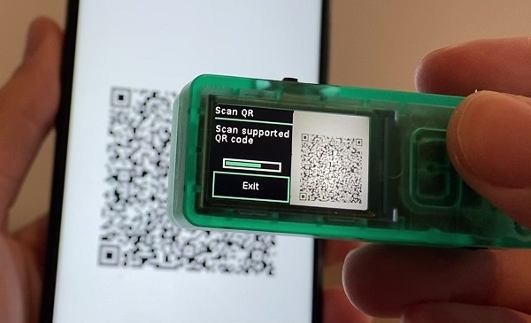 Blockstream Jade - a hardware wallet enabled to support air-gapped signing via QR codes