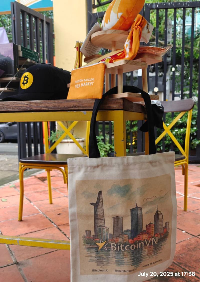 Meet Team BitcoinVN at Satoshi Flea Market Saigon