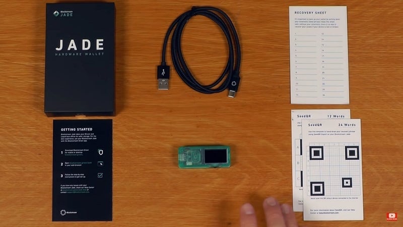 Items included in the Blockstream Jade package
