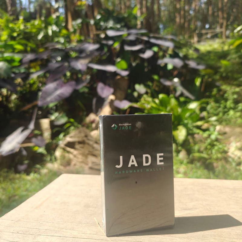 Ví blockstream Jade - thiết bị bảo vệ khóa riêng Bitcoin an toàn